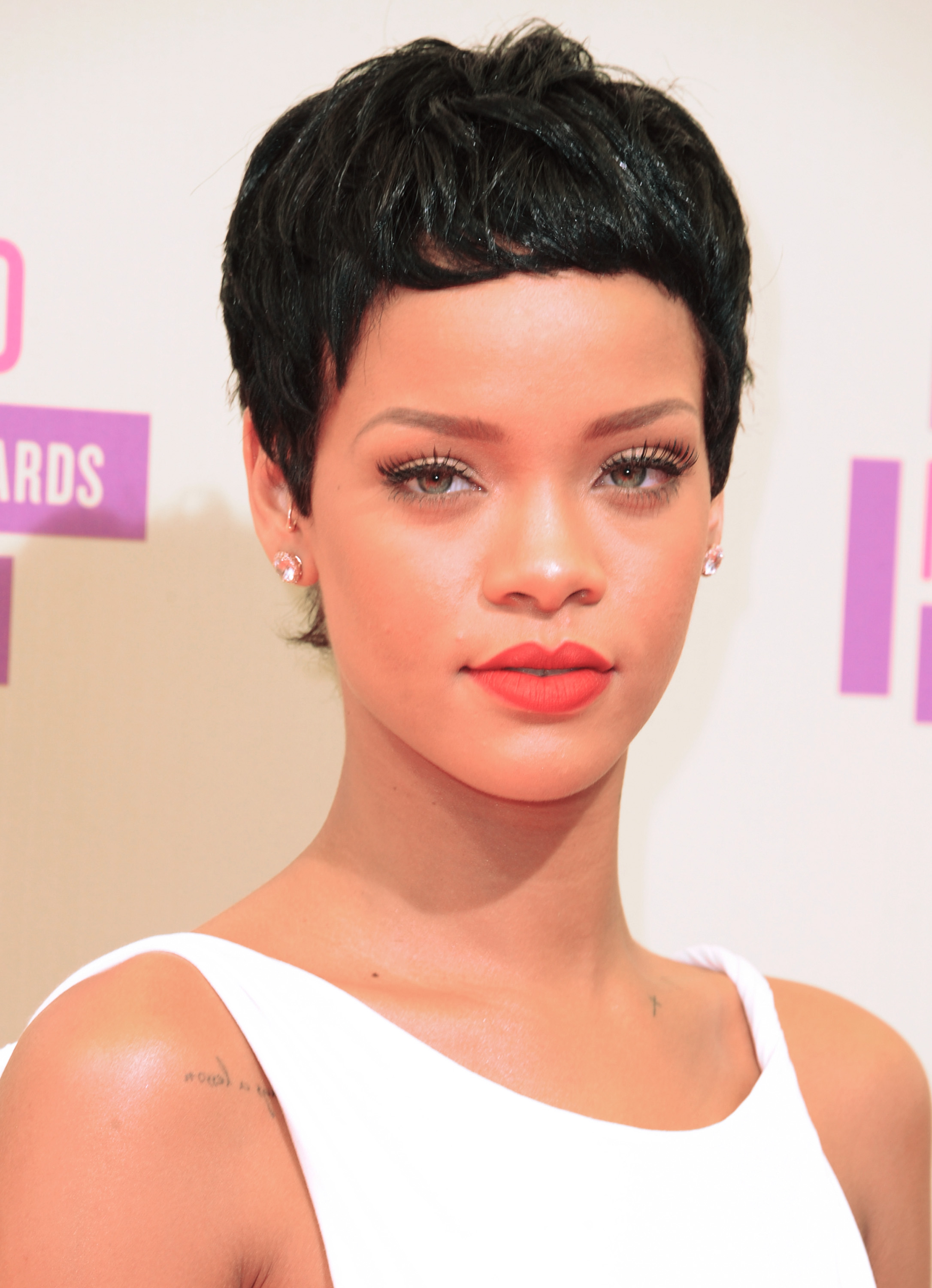 Short Hair Styles For Black Women 10