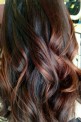 Brown hair with auburn highlights – Rock the autumn season with these auburn looks