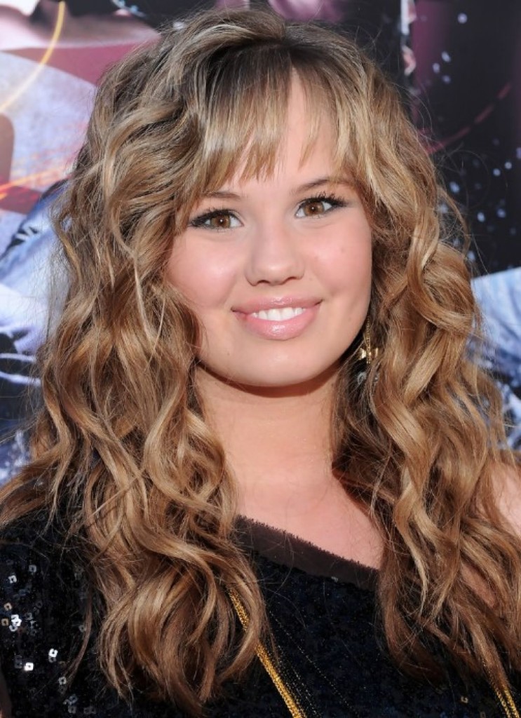 curly-hairstyle-with-bangs-22