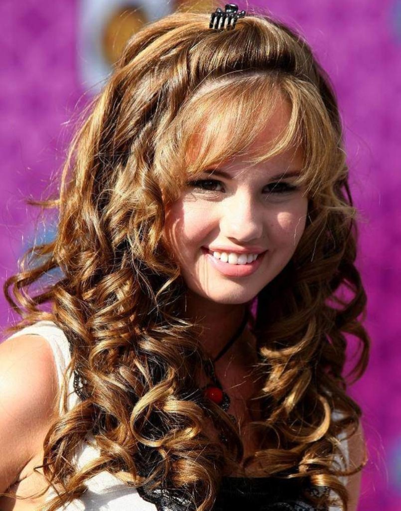 curly-hairstyle-with-bangs-26