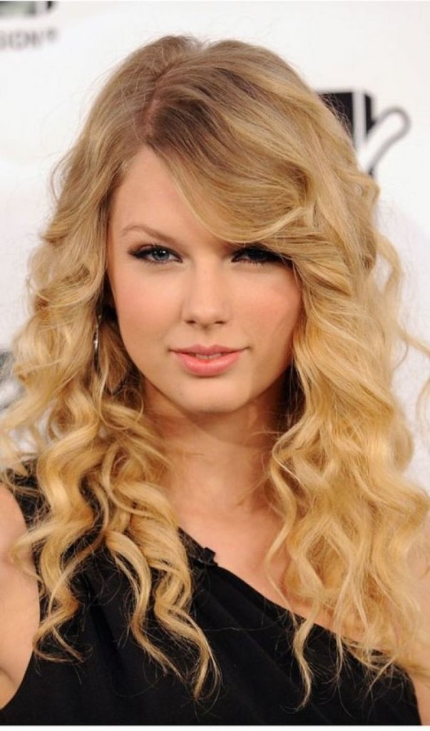 hairstyles-for-short-curly-hair-with-bangs-14