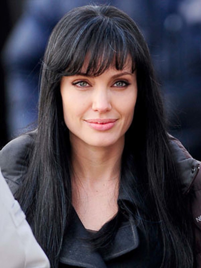 long-black-hairstyles-with-bangs-18