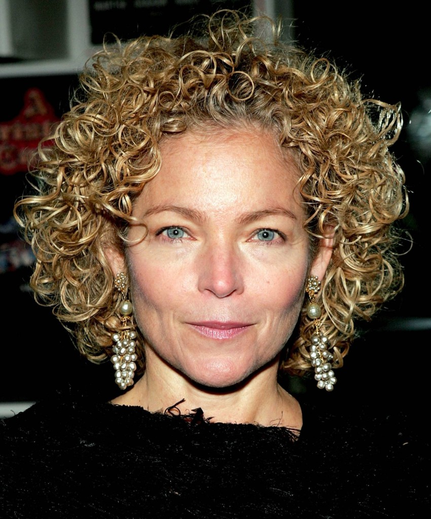 11 Simple, chic short curly hair for woman in her 40s and 50s ...