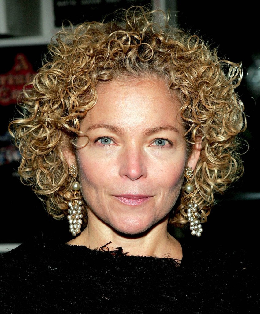 11 Simple Chic Short Curly Hair For Woman In Her 40s And 50s 8943