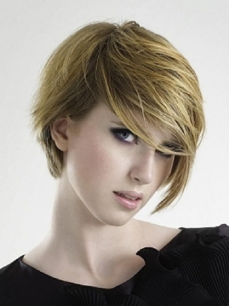 short-hairstyles-with-long-bangs-24