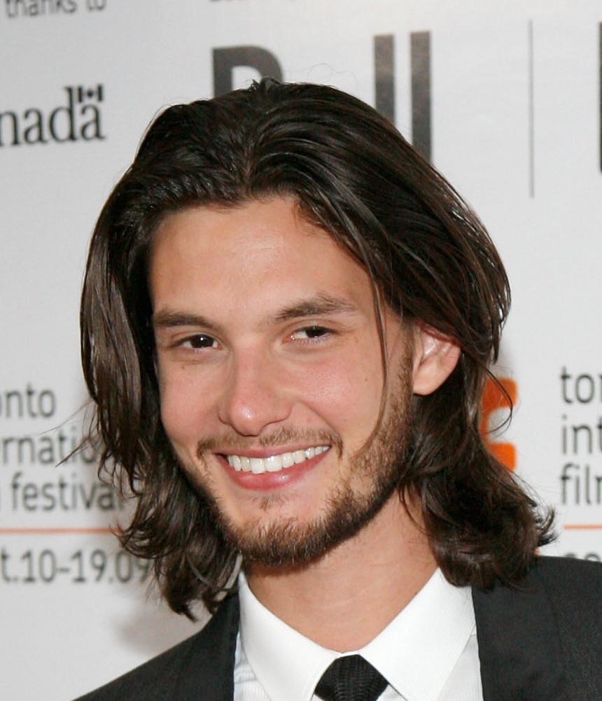 24 Long hairstyles for men. Embrace your inner confidence and let it grow with your hair!