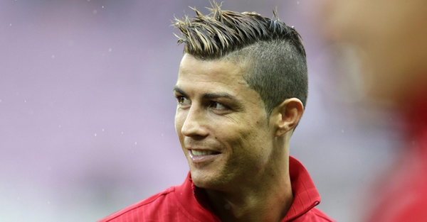 10 Magnificent Avarege Hairstyles by Cristiano Ronaldo 