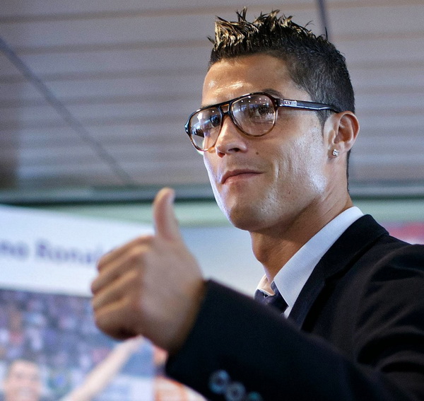 10 Magnificent Avarege Hairstyles by Cristiano Ronaldo
