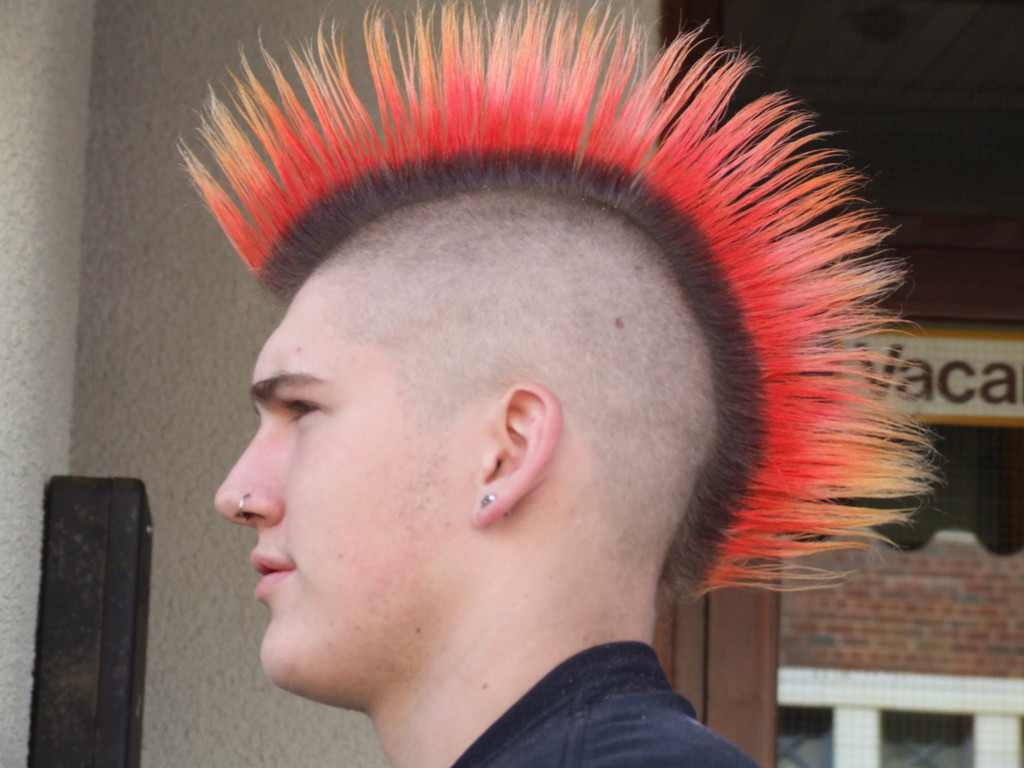 21 Steal more attention by splashing your punk hairstyle in wild colors ...
