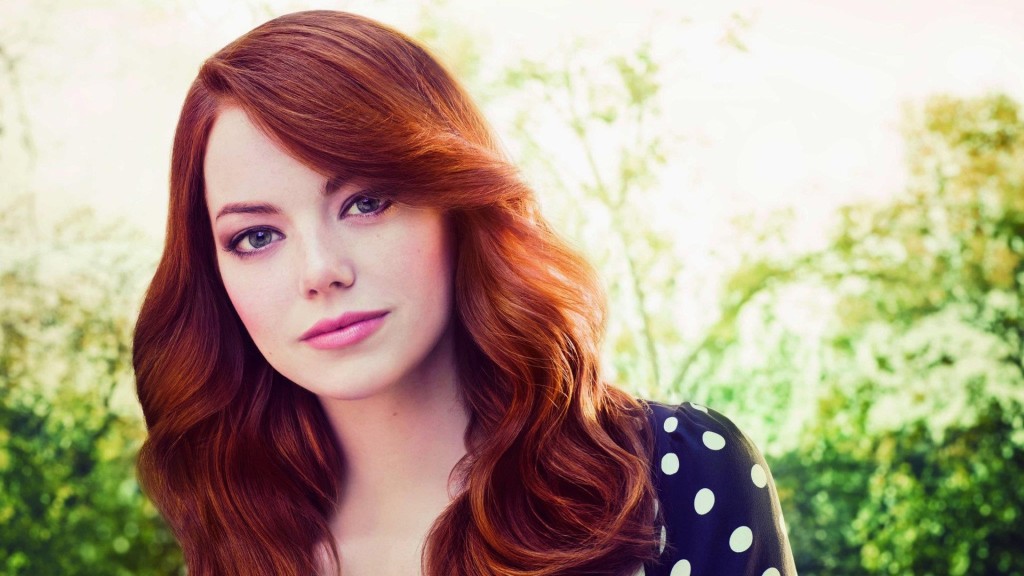 emma-stone-hairstyles-with-bangs-11
