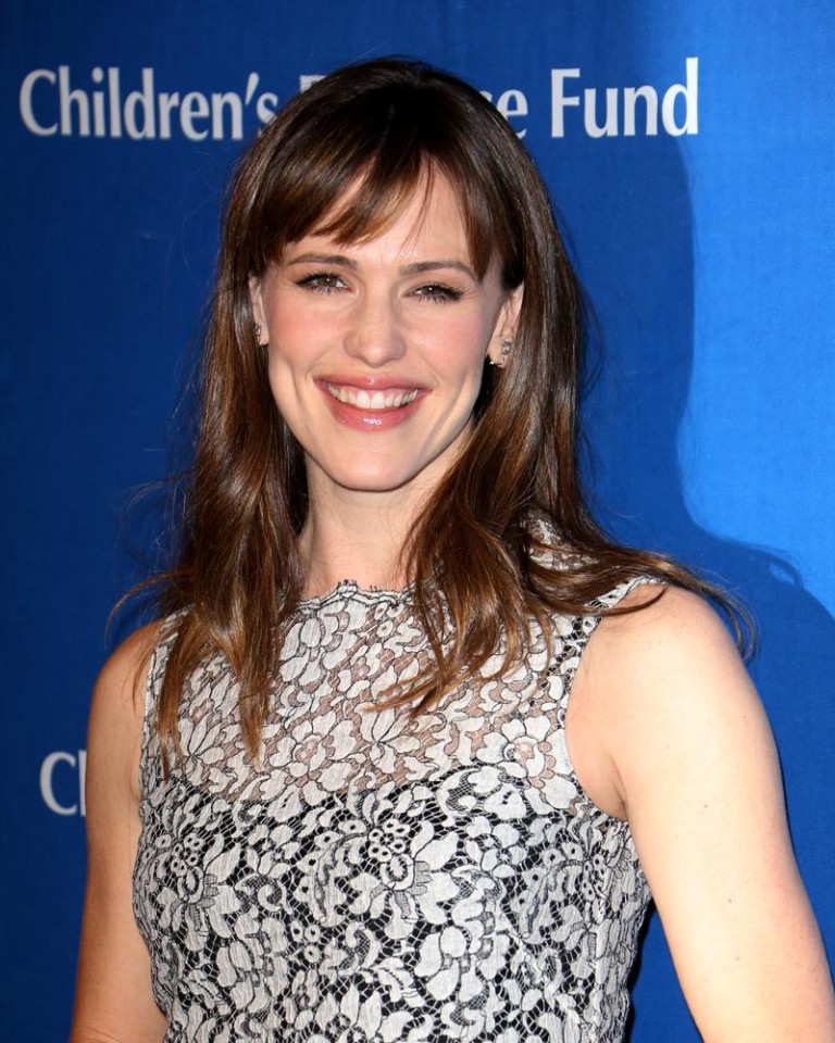 15 Jennifer Garner Hairstyles With Bangs Tips From Her Own Hair Stylist