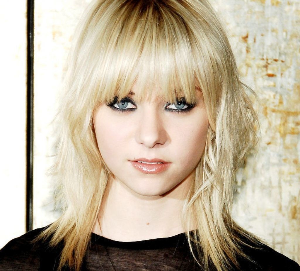 medium choppy hairstyles with bangs - 17