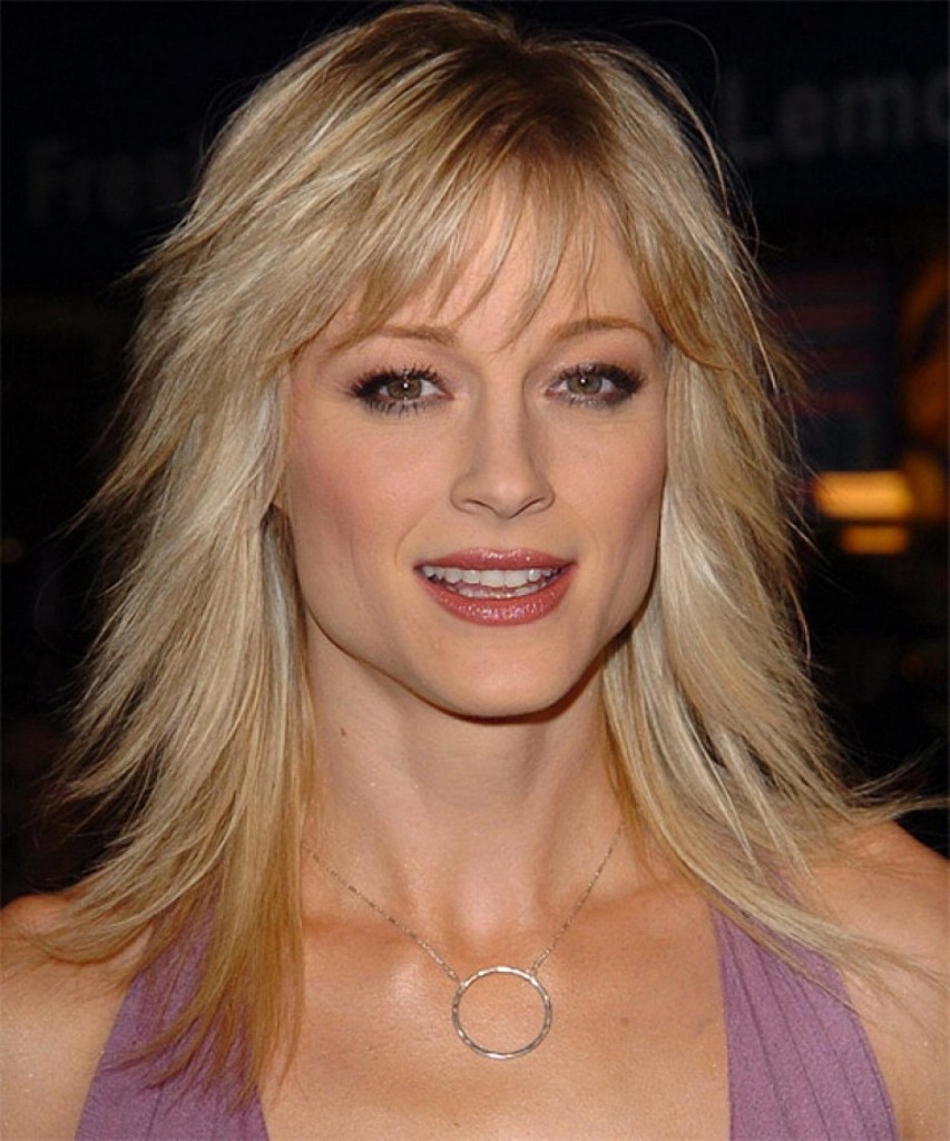 medium-hairstyles-with-bangs-and-layers-11