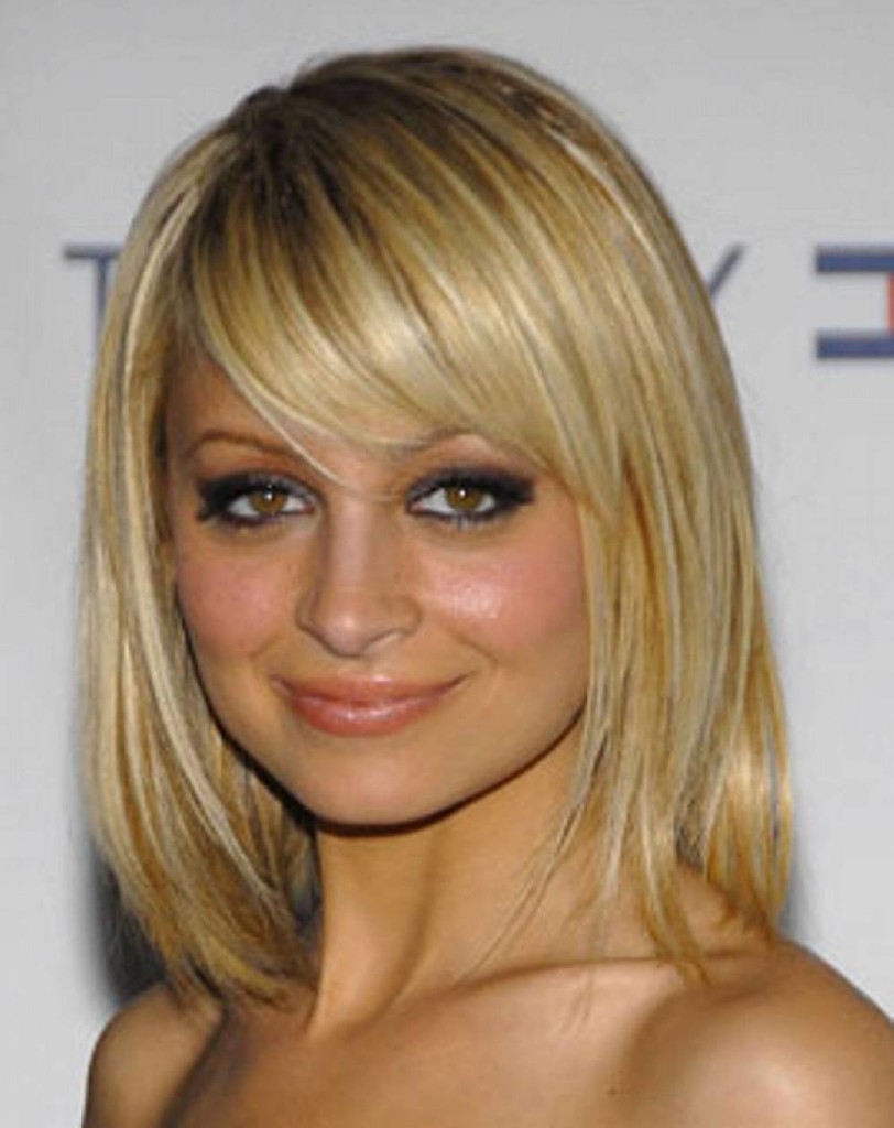 medium straight hairstyles with bangs - 19