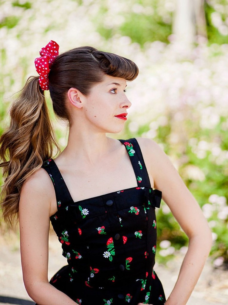 pin-up-hairstyles-with-bangs-15