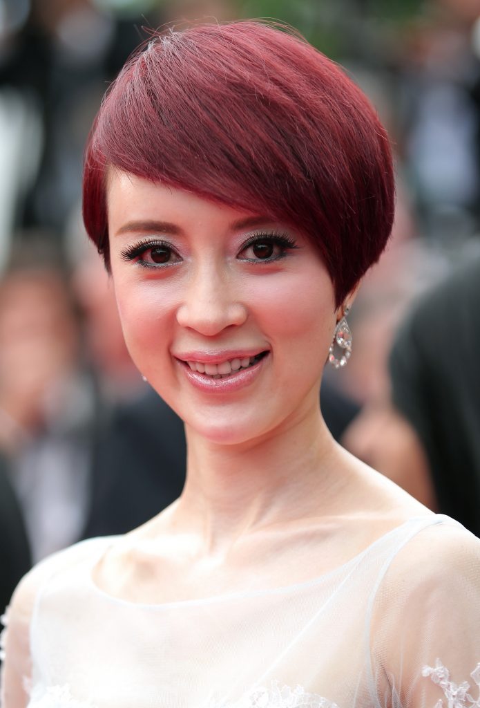20 benefits of Burgundy hair color