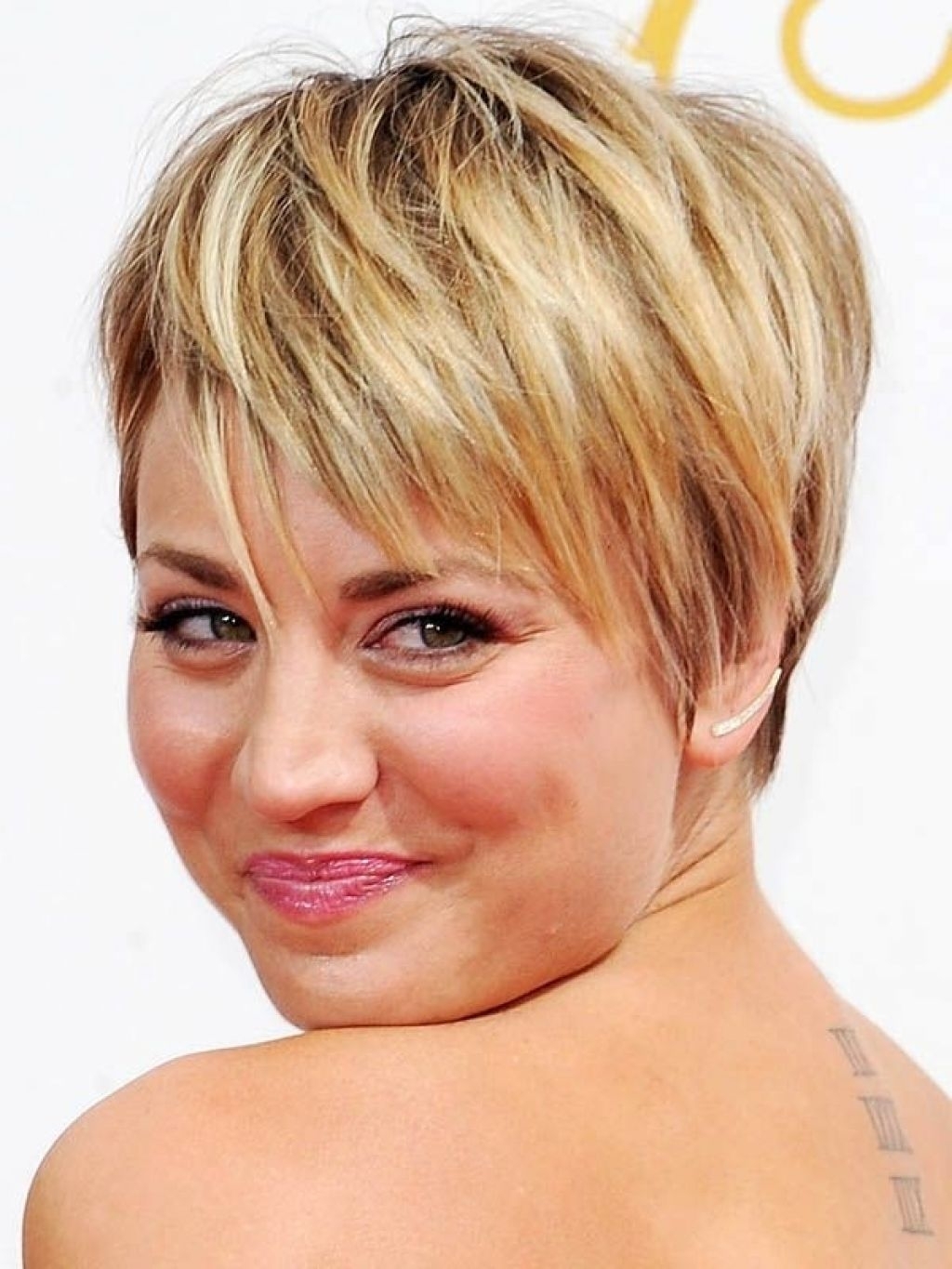 Short To Medium Hairstyles For Fine Hair Round Face