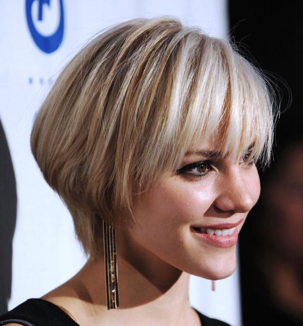 hairstyles with feathered bangs photo - 8