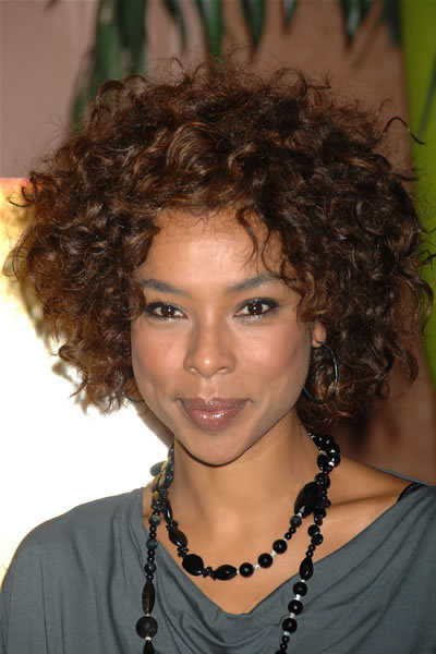 short natural curly hairstyles photo - 7